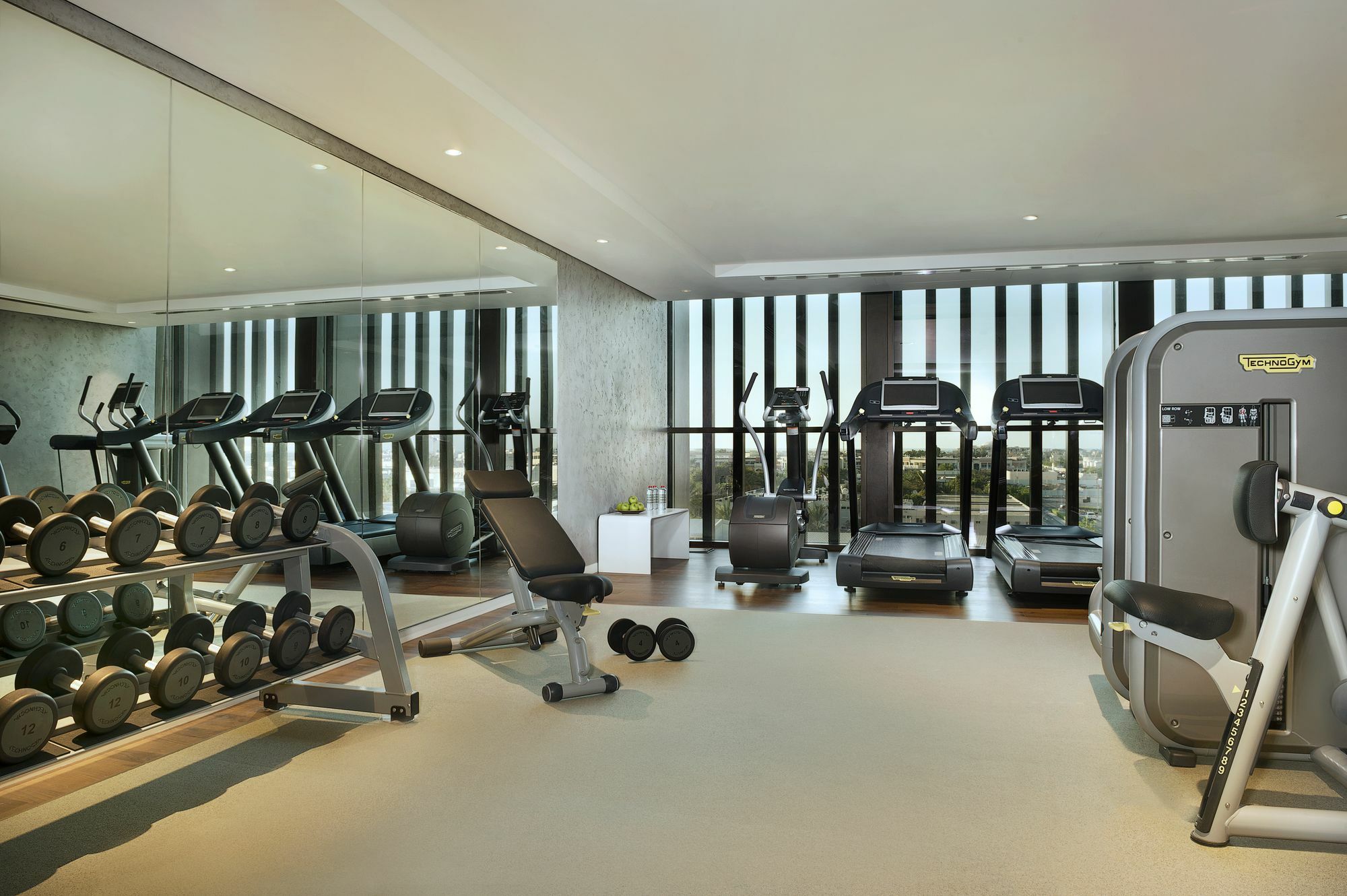 La Ville Hotel & Suites City Walk Dubai, Autograph Collection Exterior foto The gym at the hotel